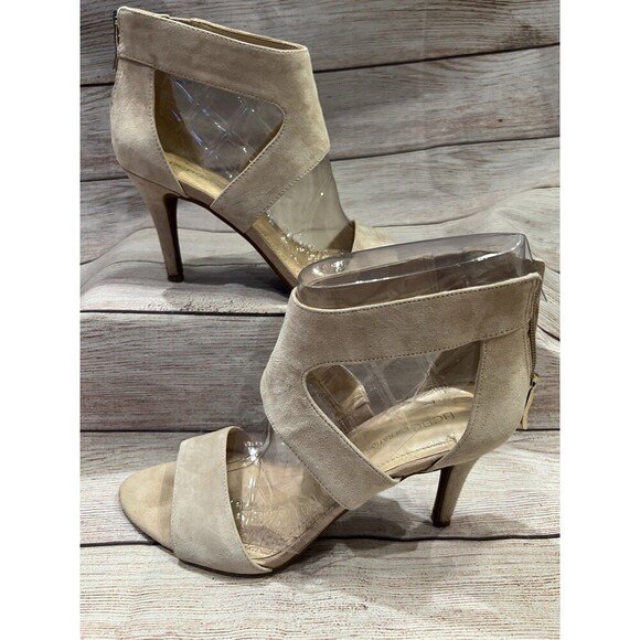 BCBGenerations Ivory Pumps, 5" Heel, 1" Platform, Zipper Back Size 8 - Picture 2 of 9